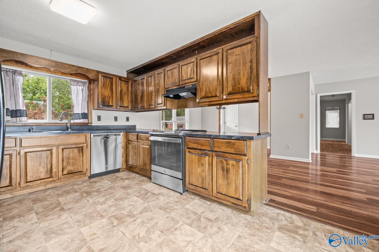 102 Grayhorse Drive, Harvest, Alabama image 7