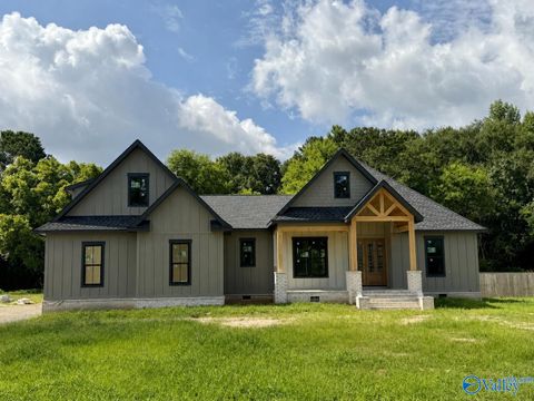Homes For Sale - 1073 Rosehaven Drive<br/> Southside, AL 35907