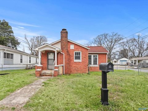 Photo of 815 Appleby Street NW, Huntsville, AL 35816 (MLS # 21911388)