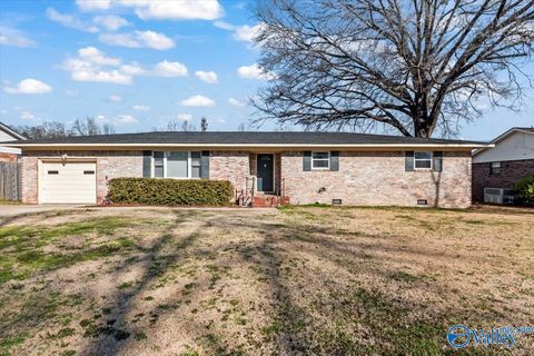 Homes For Sale - 1418 Puckett Avenue<br/> Decatur, AL 35601