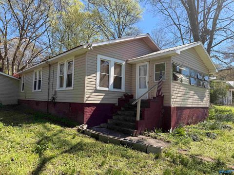 Homes For Sale - 106 W Kyle Place<br/> Etowah County, Gadsden, AL 35904