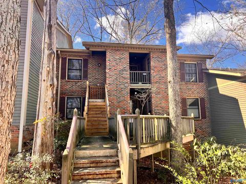 Photo of 2032 Woodlawn Drive, Huntsville, AL 35802 (MLS # 21912519)