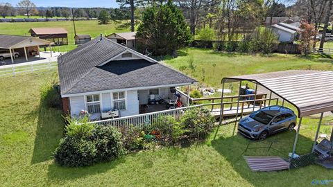 Photo of 1800 Railroad Street SW, Hartselle, AL 35640 (MLS # 21912631)