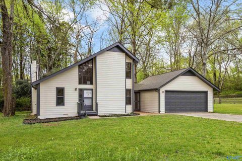 Homes For Sale - 1306 Nolan Court<br/> Madison, AL 35758