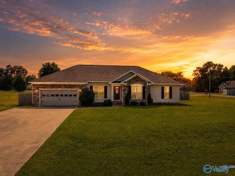 Homes For Sale - 1917 Blake Drive<br/> Southside, AL 35907