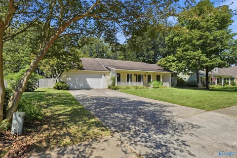 Homes For Sale - 14875 Clovercrest Drive<br/> Madison County, Huntsville, AL 35803