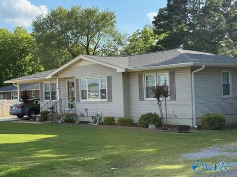 Homes For Sale - 515 Crestline Drive<br/> Hartselle, AL 35640