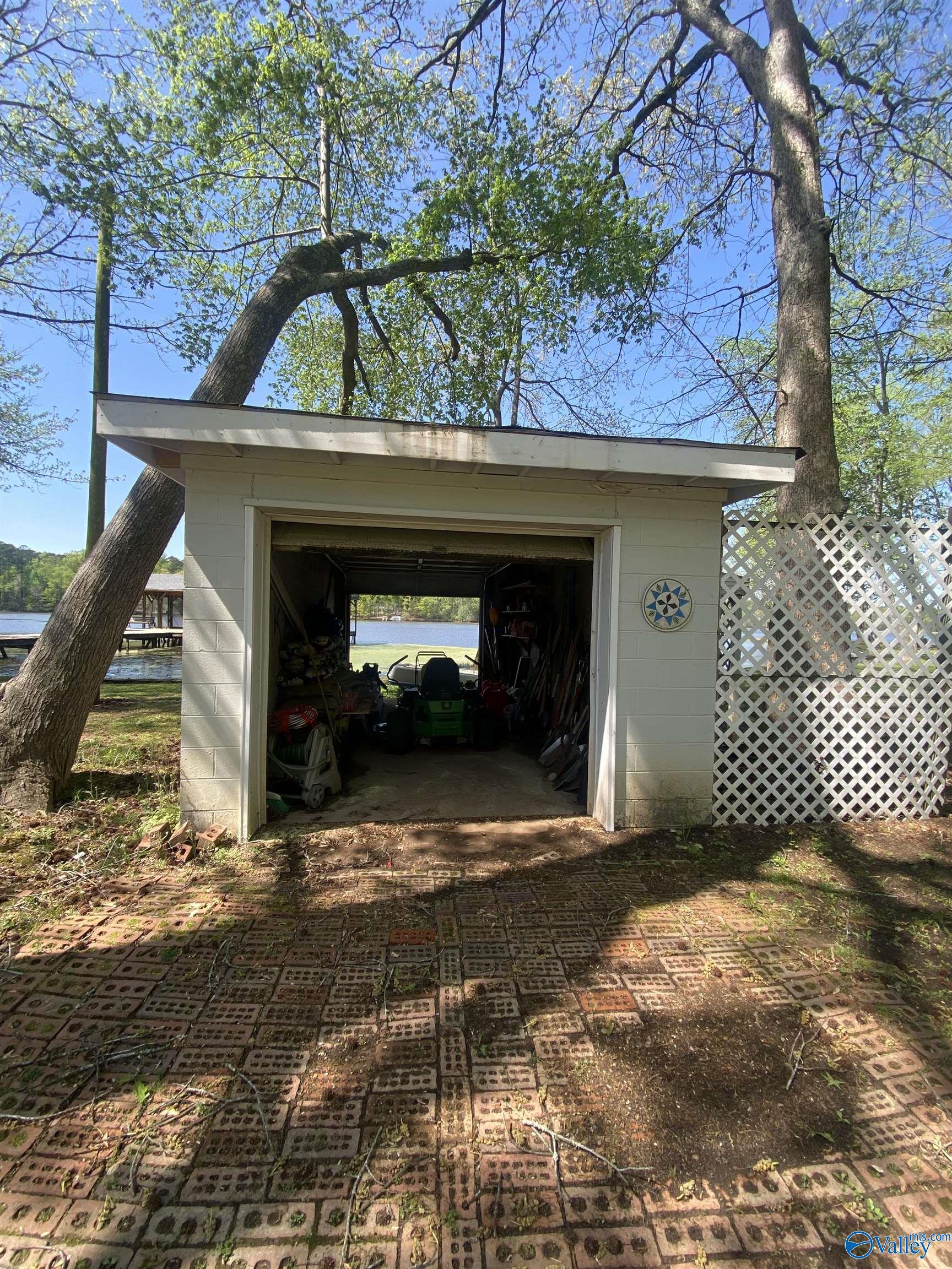 1702 Roseberry Drive, Scottsboro, Alabama image 14