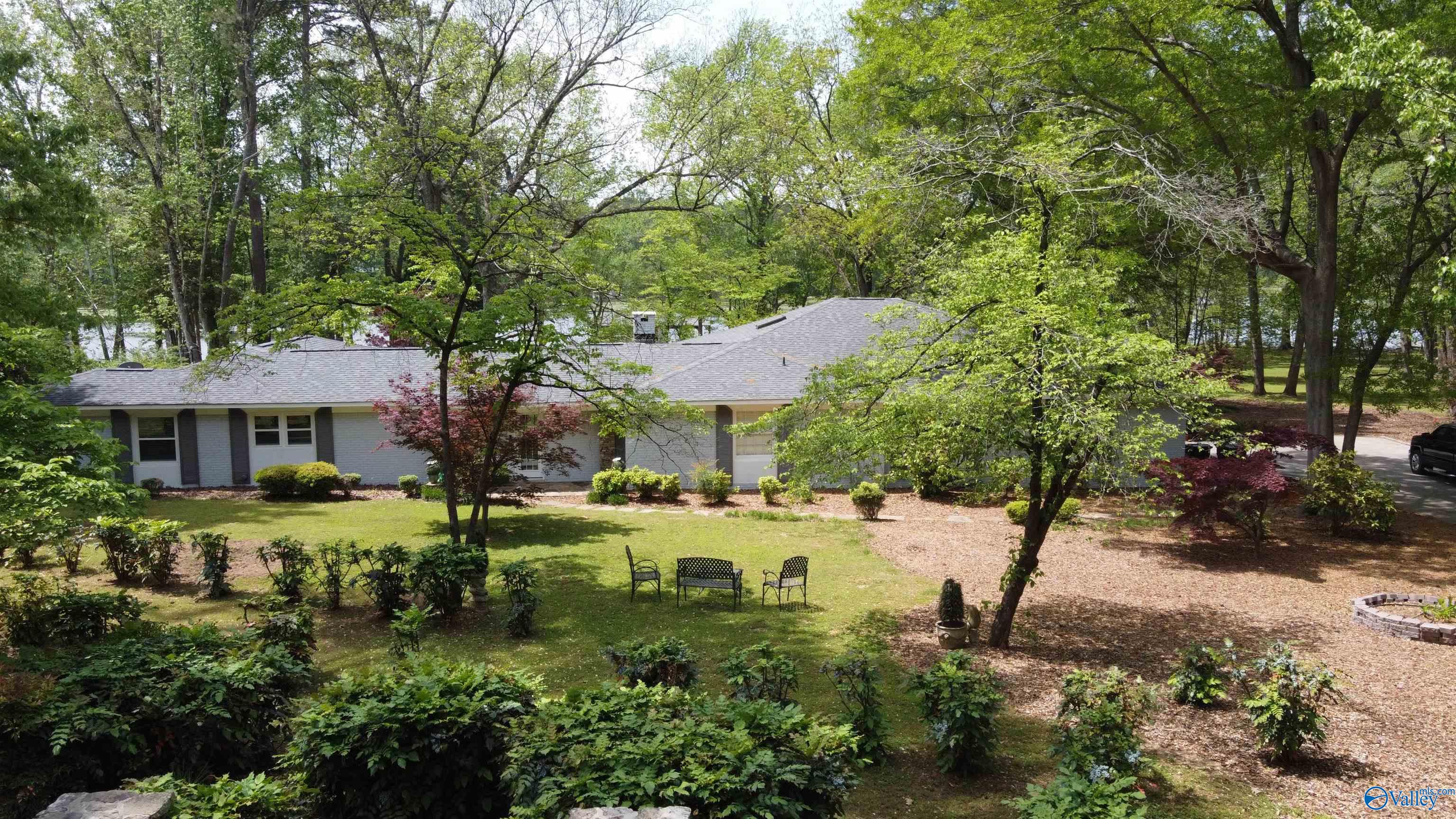 1702 Roseberry Drive, Scottsboro, Alabama image 9
