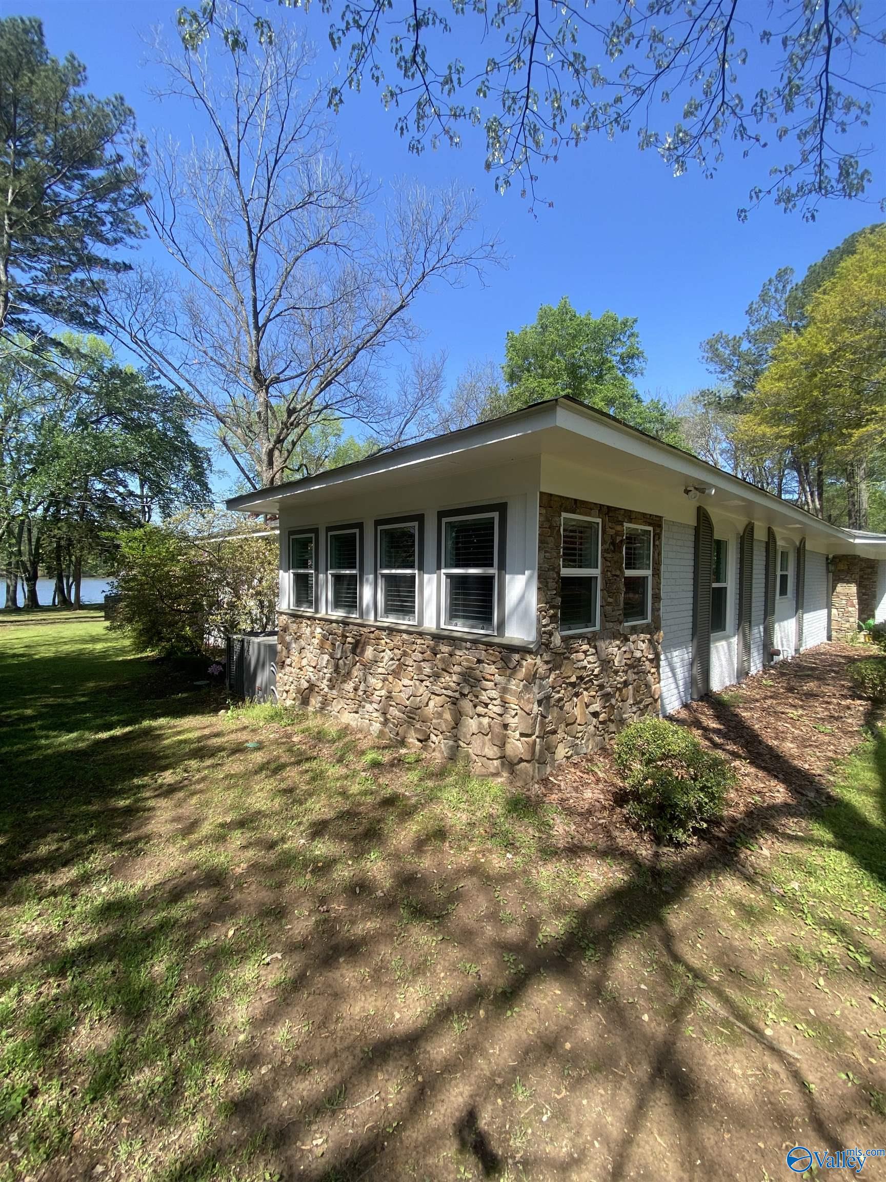 1702 Roseberry Drive, Scottsboro, Alabama image 23
