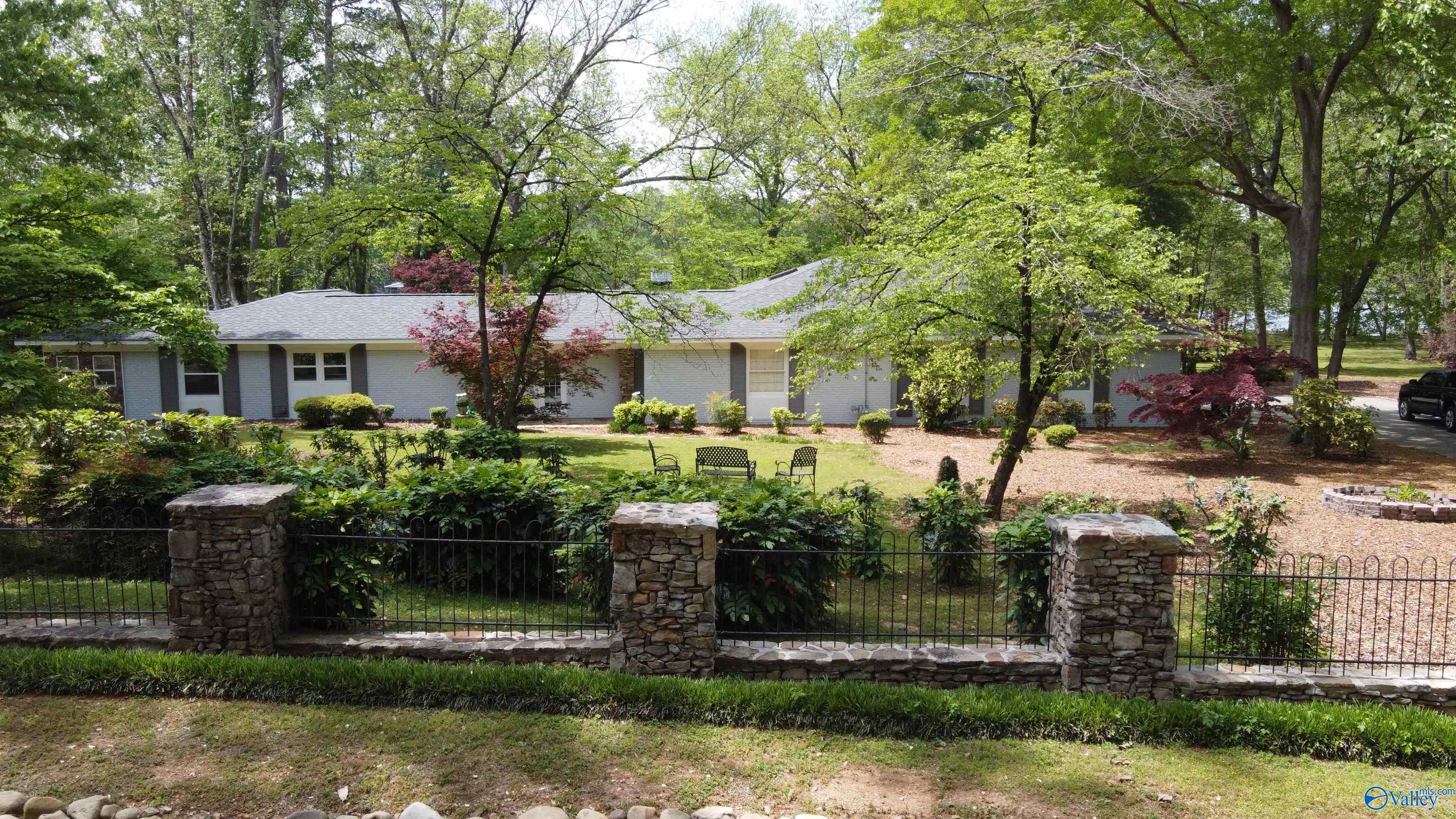 1702 Roseberry Drive, Scottsboro, Alabama image 5