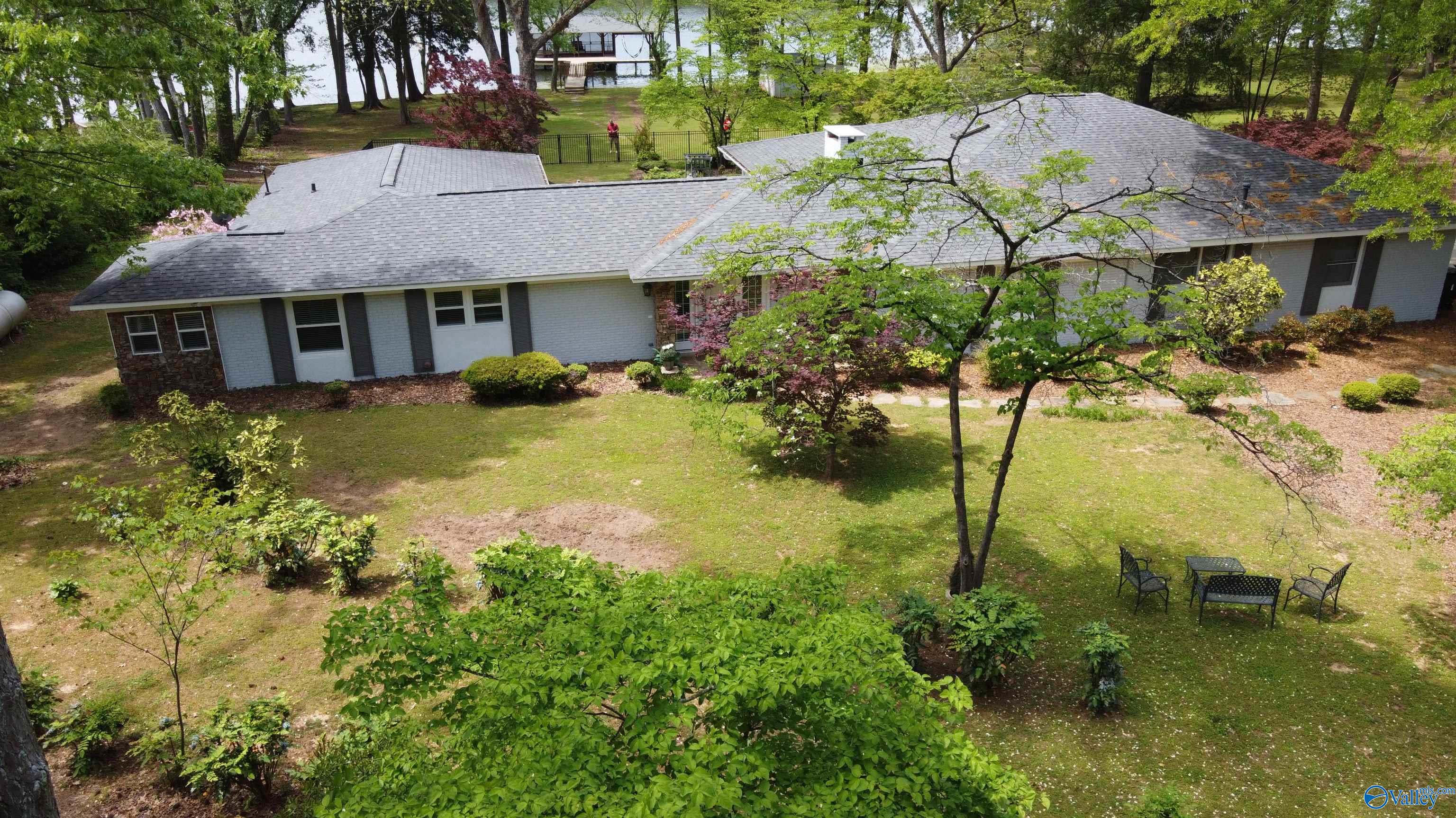 1702 Roseberry Drive, Scottsboro, Alabama image 2
