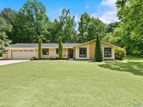 Photo of 104 Northwood Circle, Harvest, AL 35749 (MLS # 21917221)