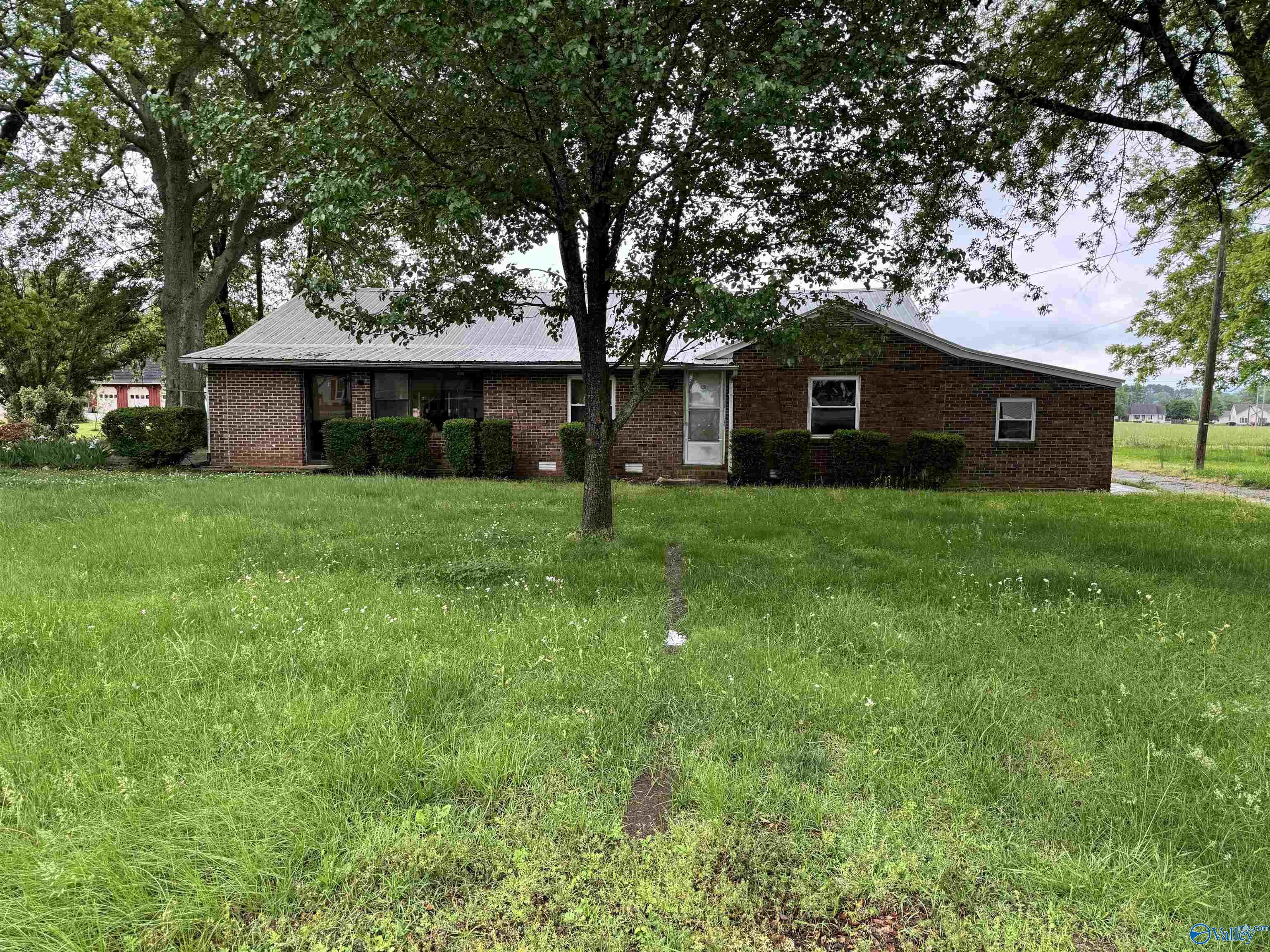 820 Nance Ford Road, Hartselle, Alabama image 1