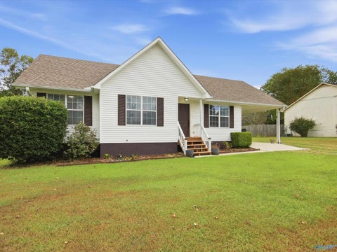 Homes For Sale - 45 Maudie Lane<br/> Guntersville, AL 35976