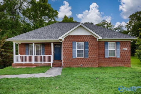 Homes For Sale - 208 Steppe Court<br/> Huntsville, AL 35811