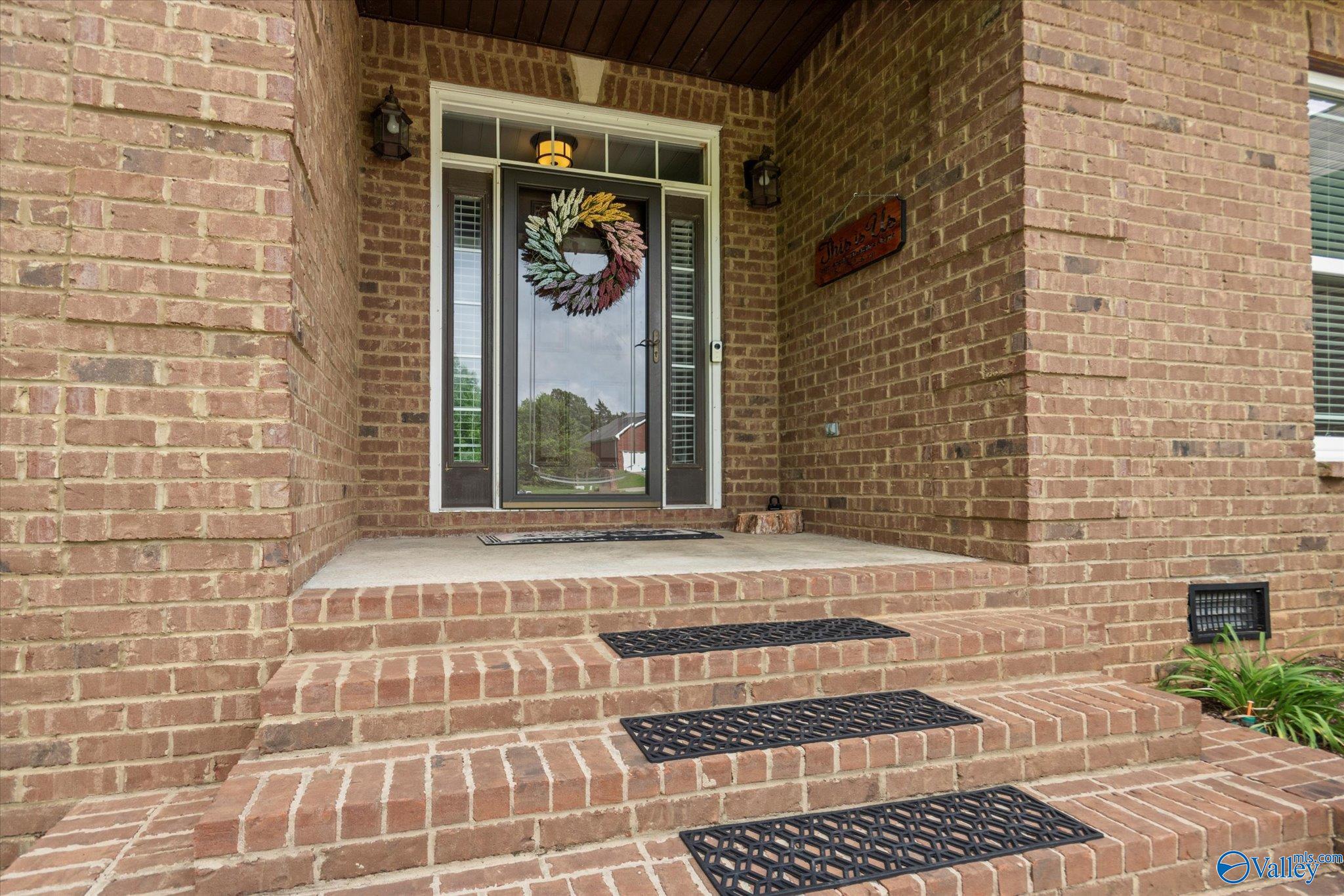 115 Grassy Bank Drive, New Market, Alabama image 3