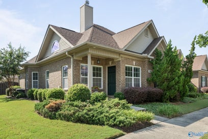 1011 Cresent Falls Huntsville AL 35806