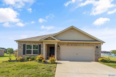 Photo of 153 Meadowridge Drive, Hazel Green, AL 35750 (MLS # 21919308)