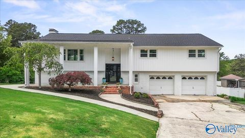 Photo of 919 Brentwood Drive NE, Cullman, AL 35055 (MLS # 21917086)