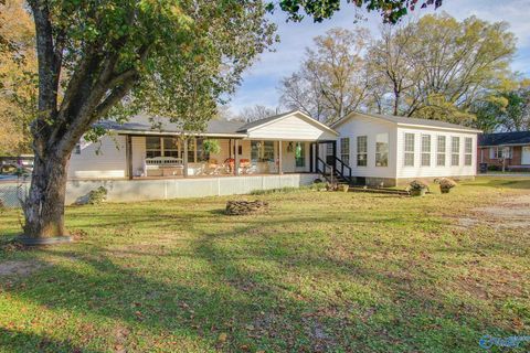 Homes For Sale - 1465 Lovett Street<br/> Town Creek, AL 35672