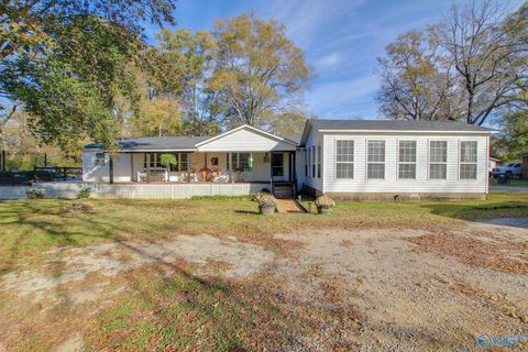 Homes For Sale - 1465 Lovett Street<br/> Town Creek, AL 35672