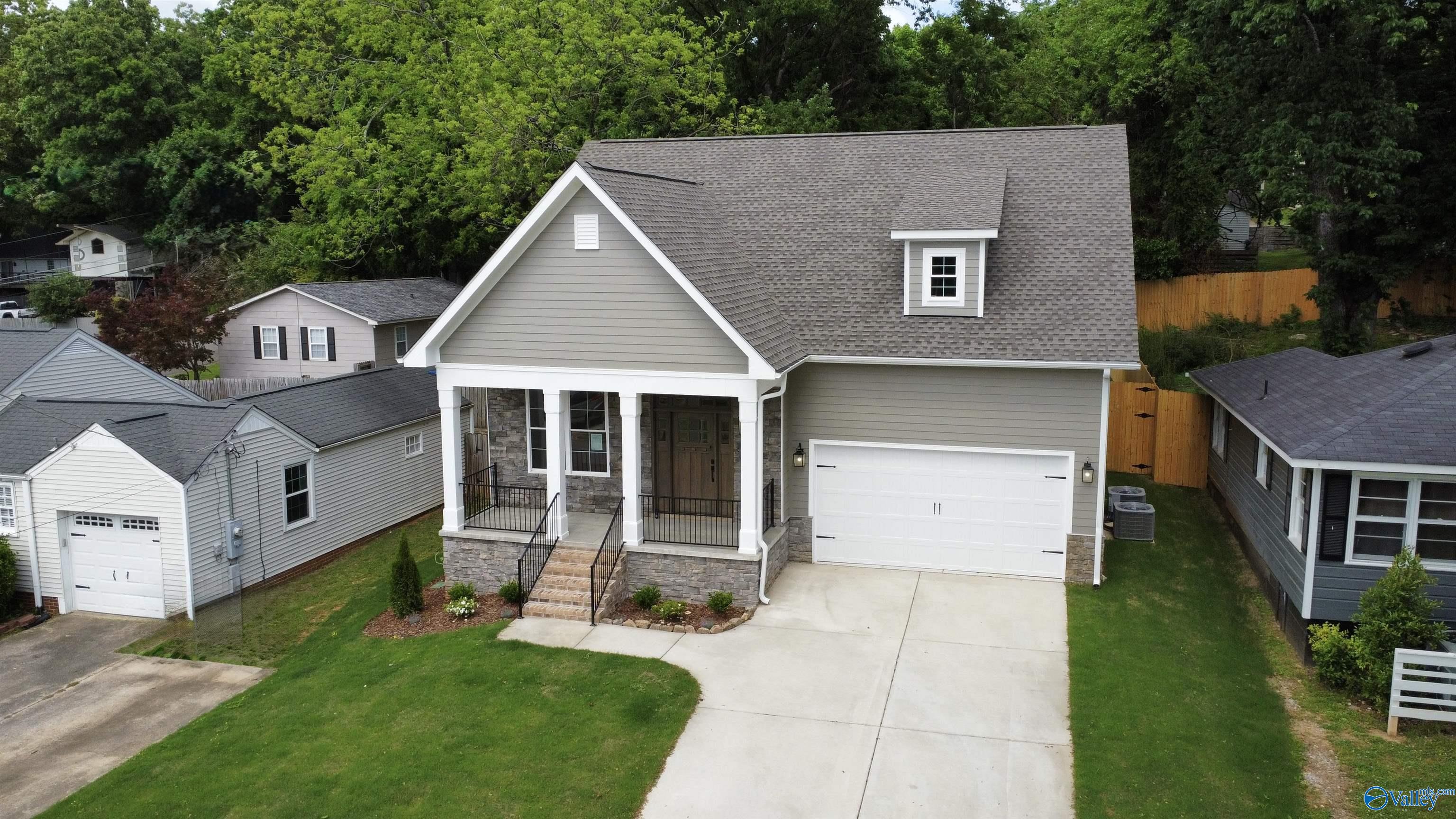 2703 Woodview Drive, Huntsville, Alabama image 2