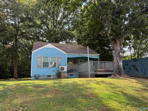 Homes For Sale - 304 Colbert Street<br/> Athens, AL 35611