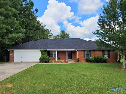 Homes For Rent - 144 Oakcrest Road<br/> Huntsville, AL 35811