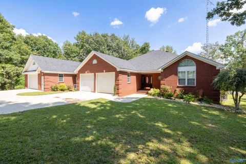 Homes For Sale - 2000 Buttahatchee Drive<br/> Hamilton, AL 35570