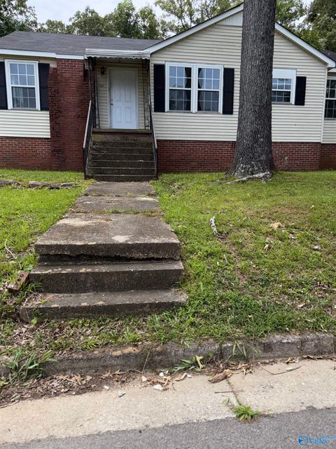 Homes For Sale - 1123 Hillsboro Drive<br/> Gadsden, AL 35903
