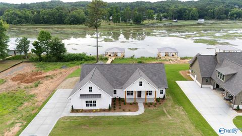 Homes For Sale - 372 Lake Creek Drive<br/> Marshall County County, Guntersville, AL 35976