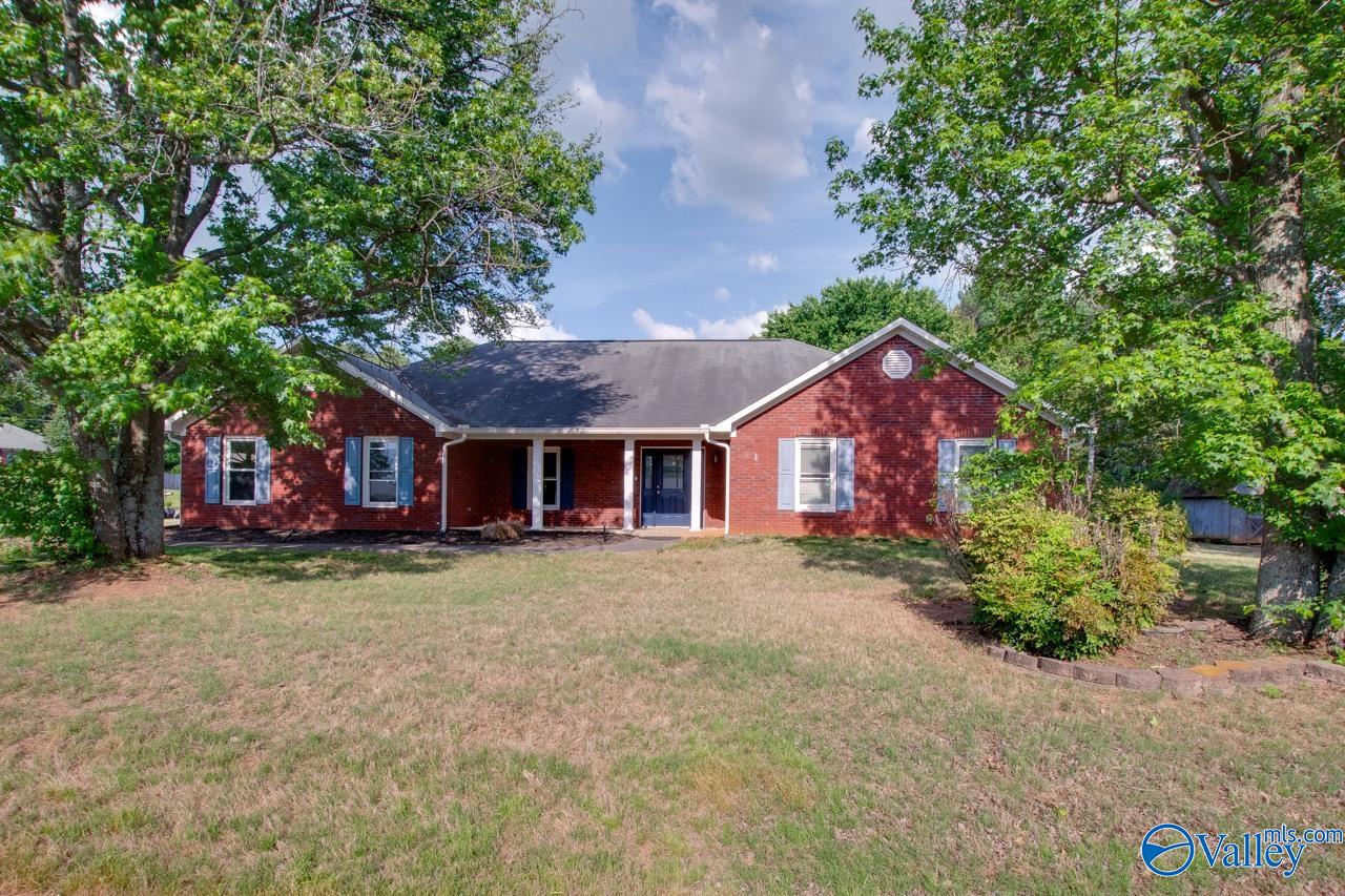 127 Castleton Drive, Harvest, Alabama image 2