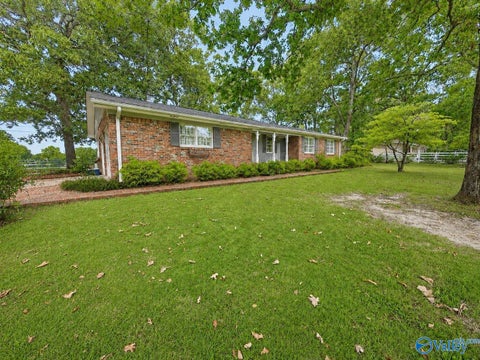 Homes For Sale - 1901 Morningside Drive<br/> Hartselle, AL 35640