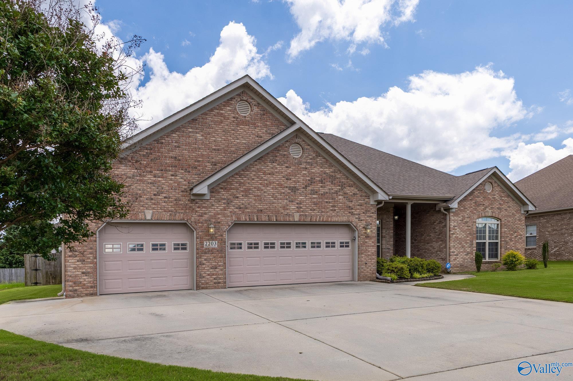 2203 Sorrento Place, Decatur, Alabama image 2