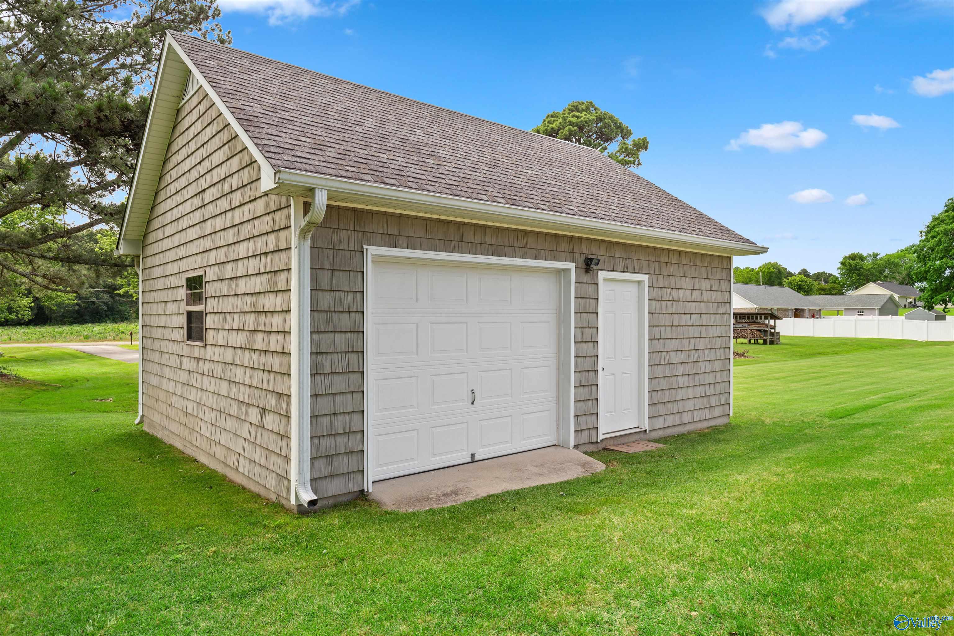 17425 Jones Road, Athens, Alabama image 10