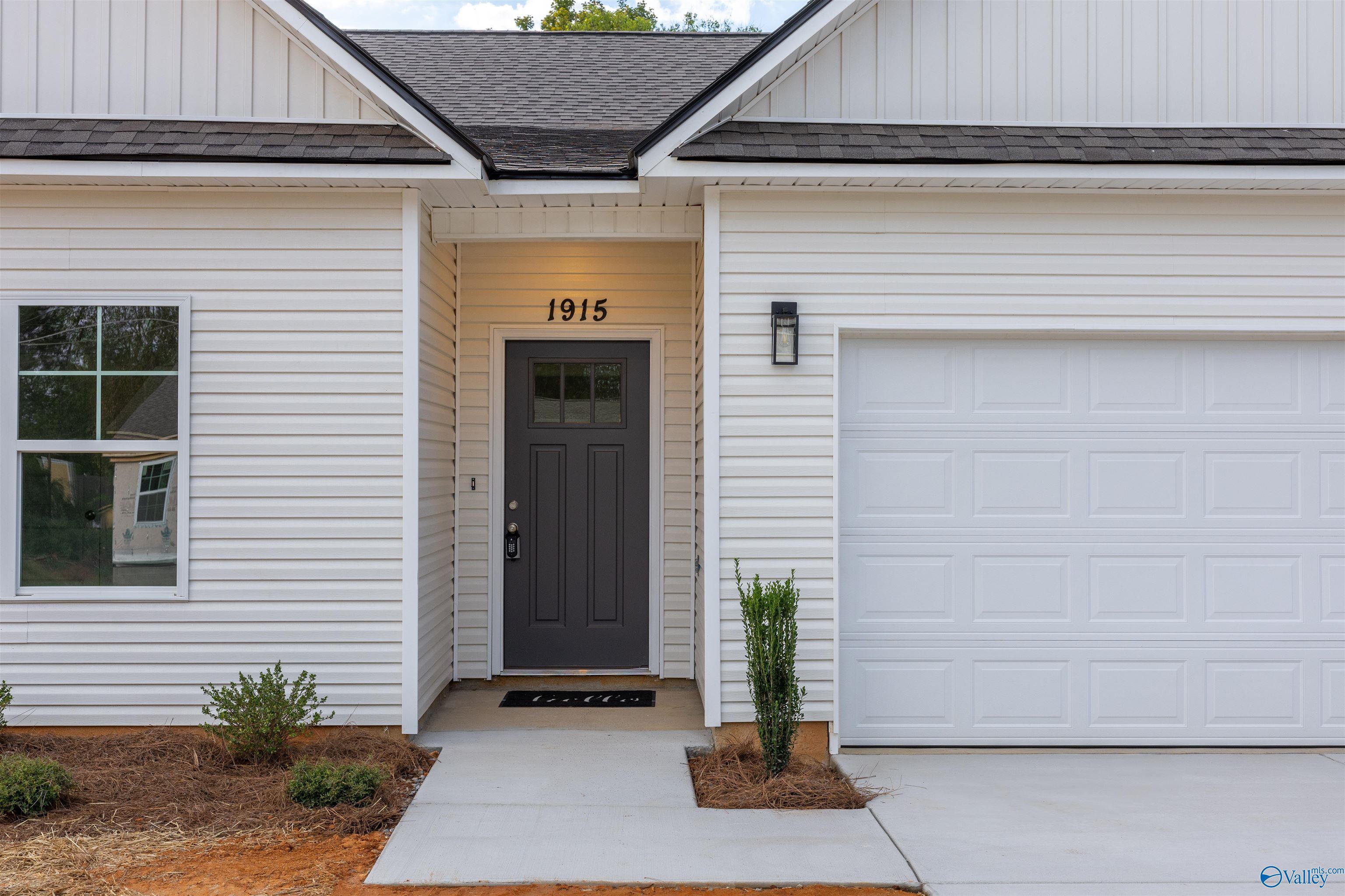 1915 Priscilla Lane NW