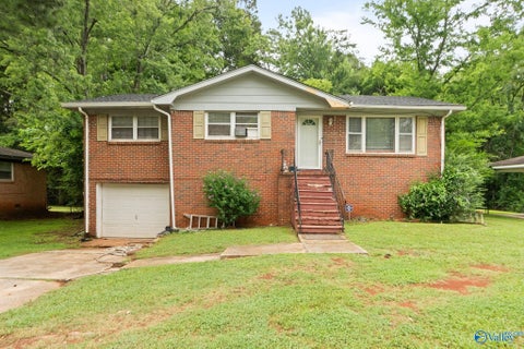 Homes For Sale - 4630 Broadmeadow Lane<br/> Huntsville, AL 35810