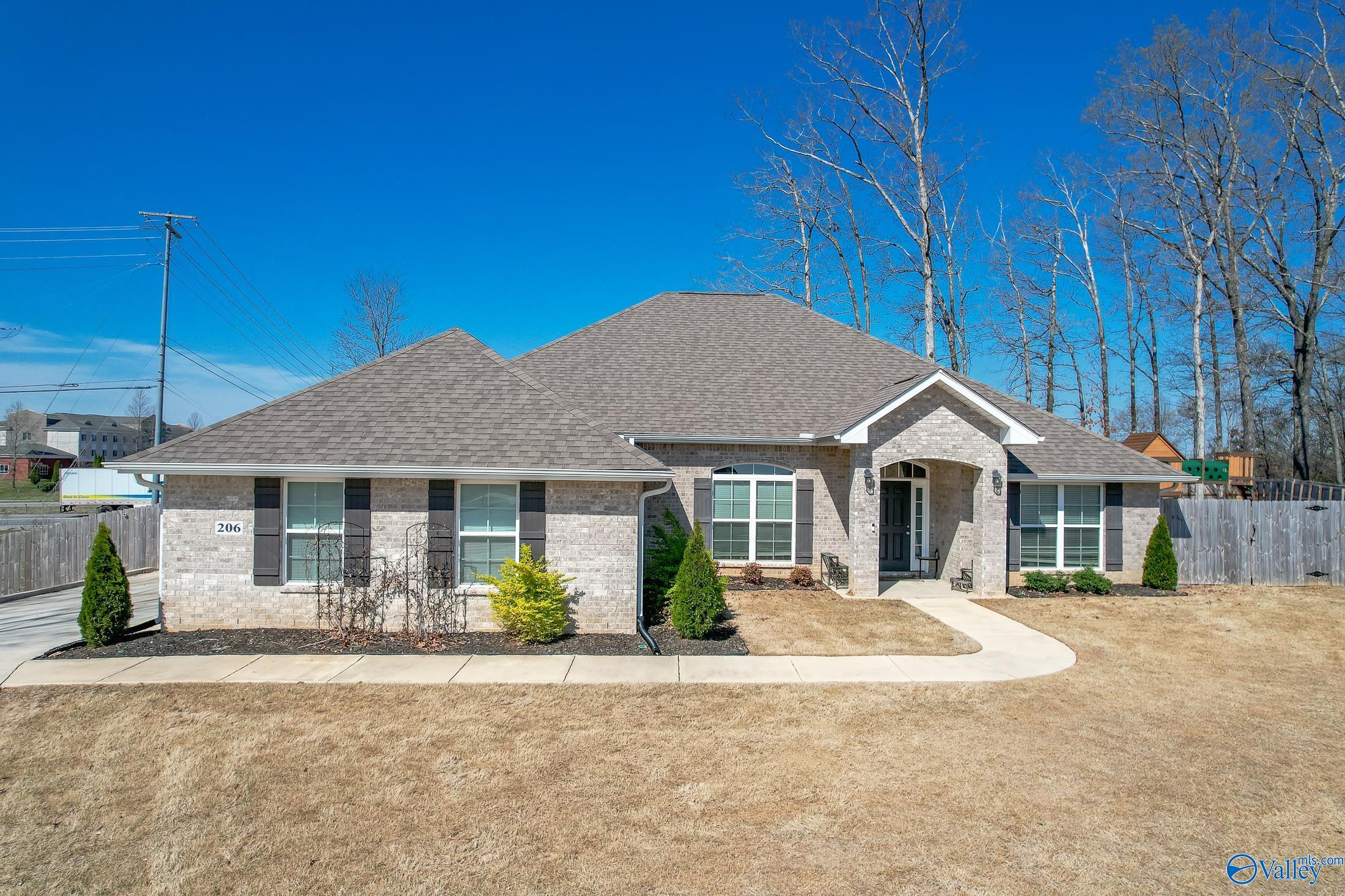 206 Lake View Drive, Athens, Alabama image 1