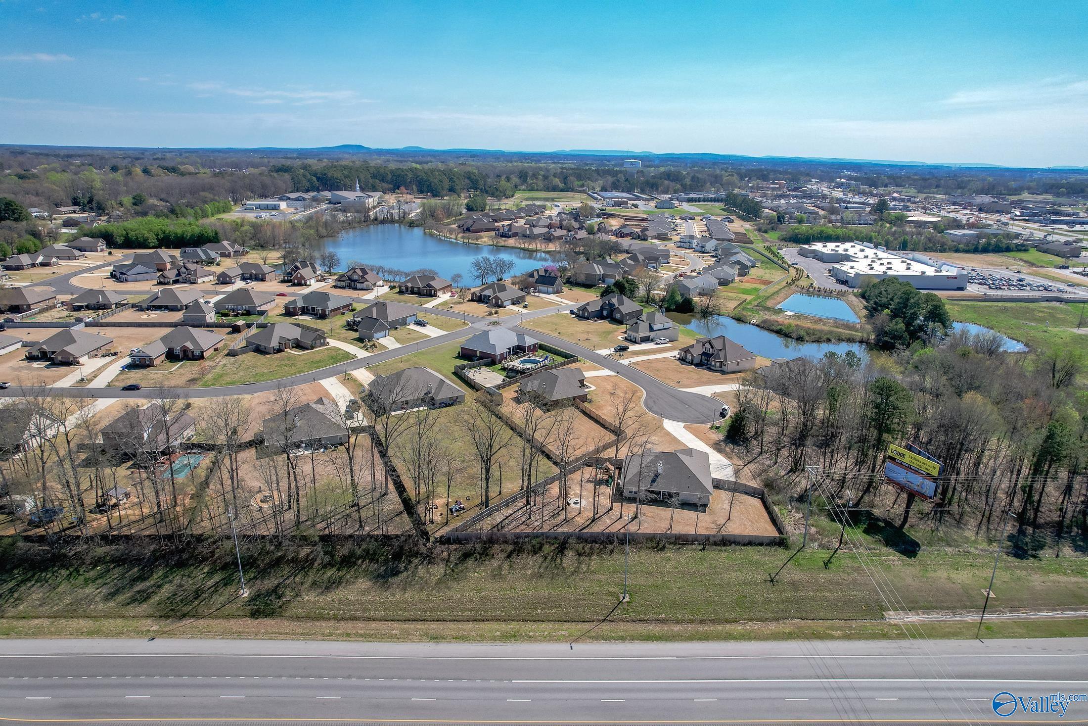 206 Lake View Drive, Athens, Alabama image 49