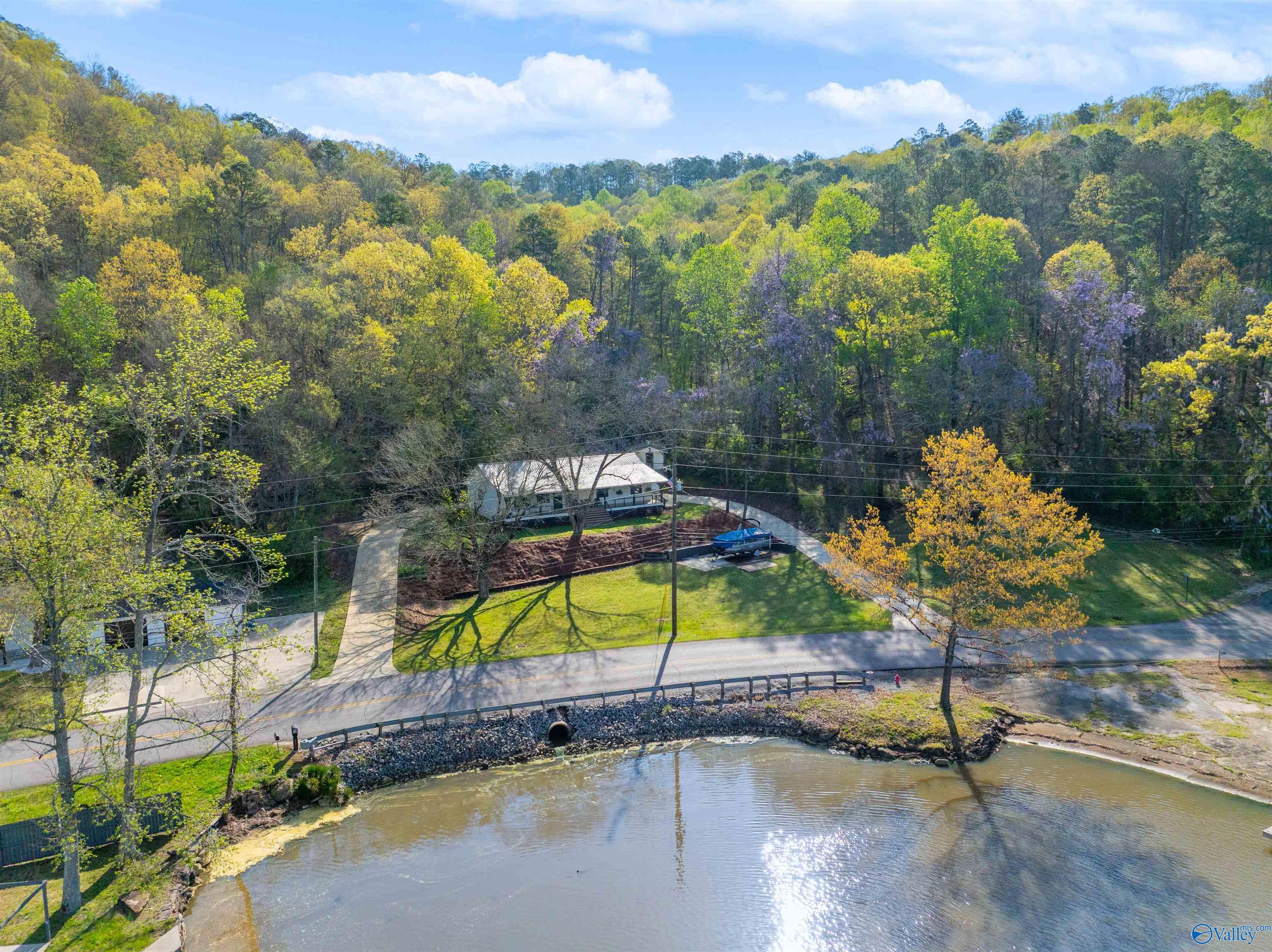 251 Riddles Bend Road, Rainbow City, Alabama image 2
