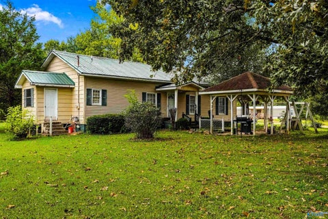 Homes For Sale - 3905 County Road 5<br/> Florence, AL 35633