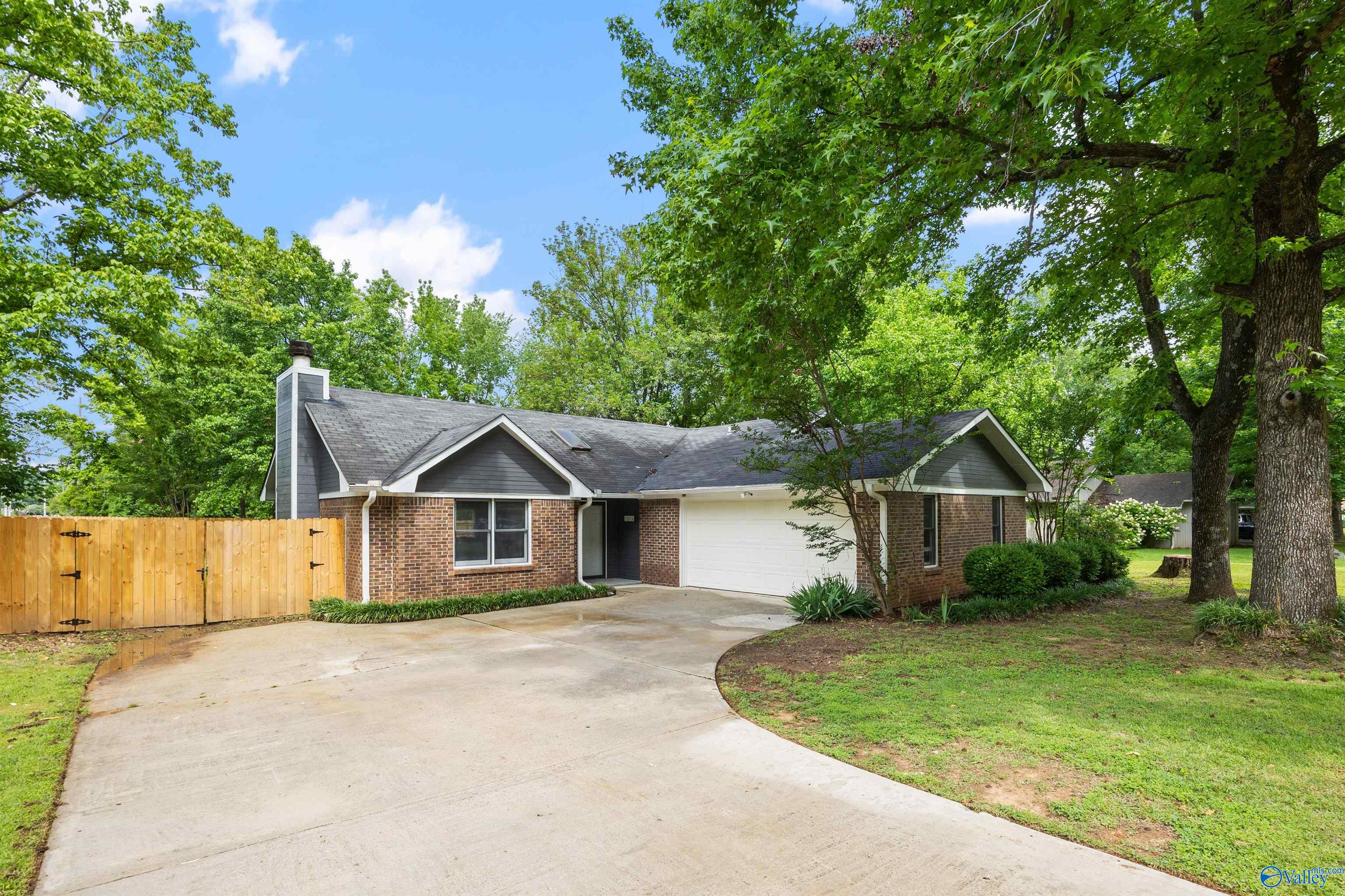 12034 Runningmeade Trail, Huntsville, Alabama image 1