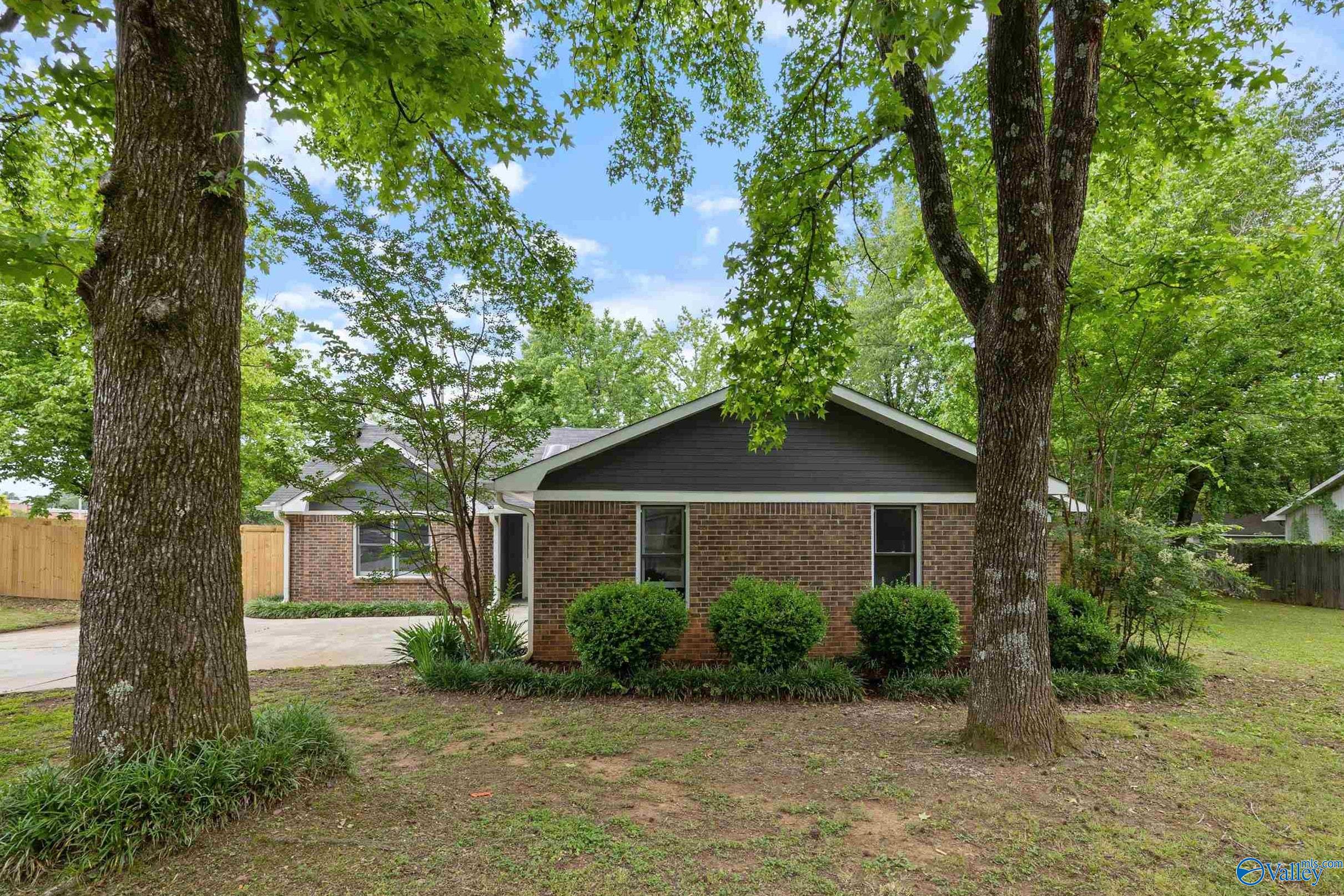 12034 Runningmeade Trail, Huntsville, Alabama image 2