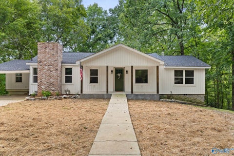 Homes For Sale - 10690 Country Corner Road<br/> Athens, AL 35614
