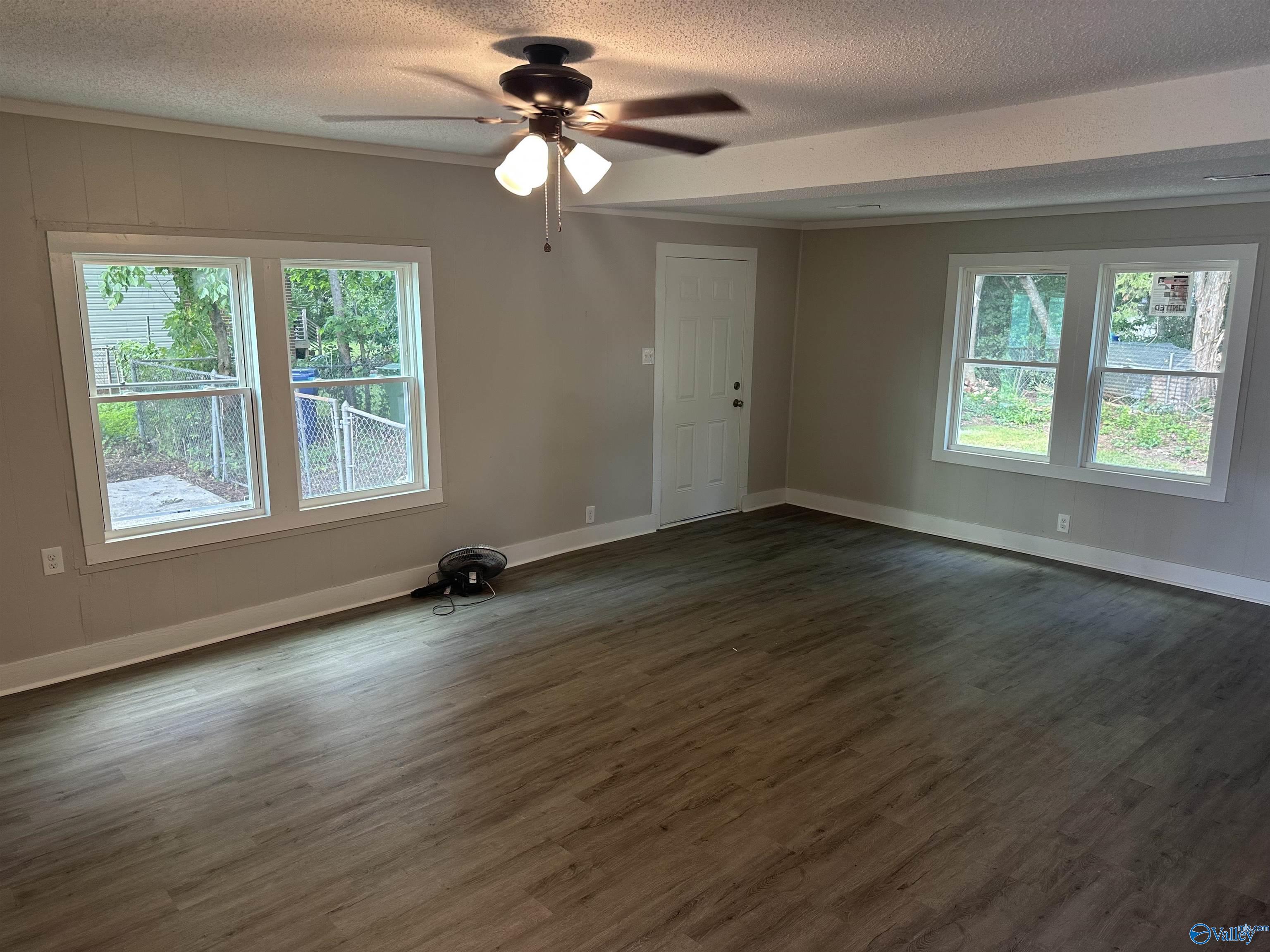 Huntsville, Alabama 35805, United States, 3 Bedrooms Bedrooms, ,2 BathroomsBathrooms,Residential,Active,215753