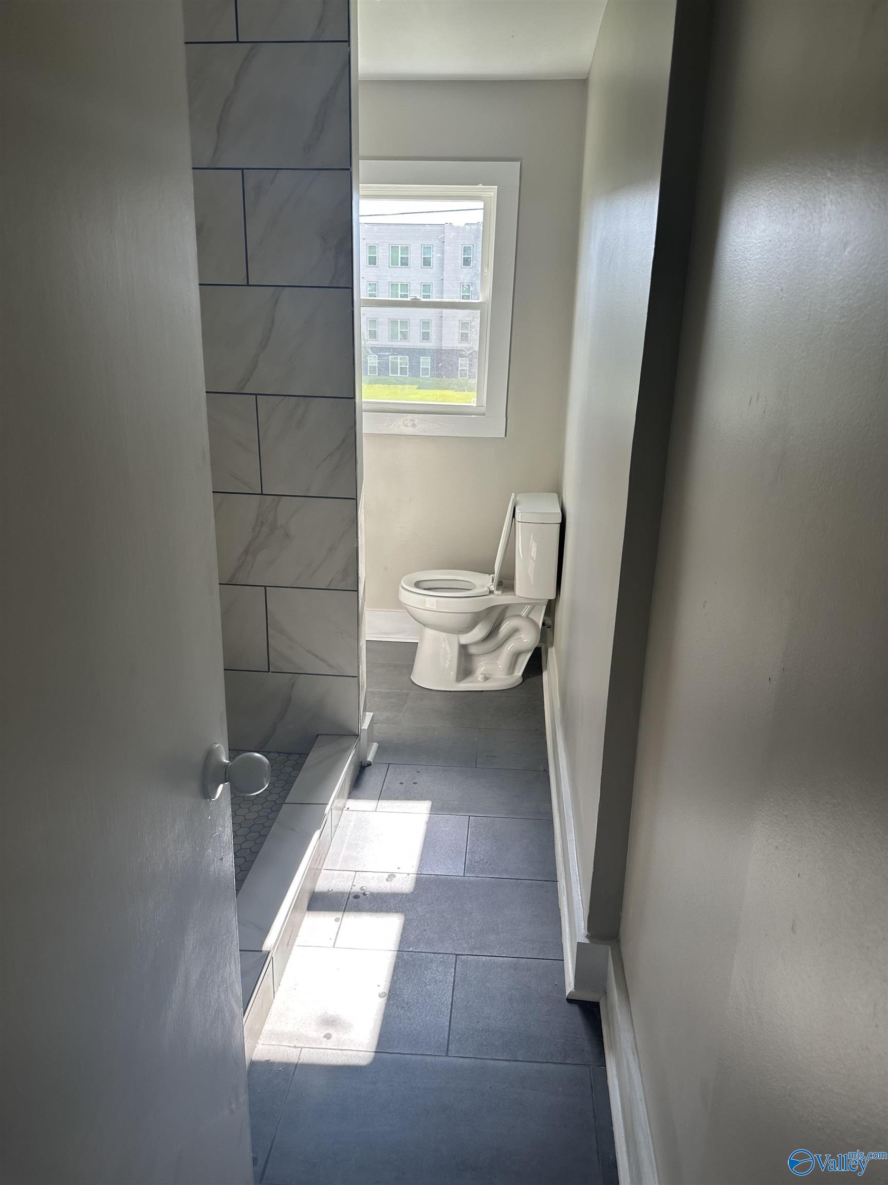 Huntsville, Alabama 35805, United States, 3 Bedrooms Bedrooms, ,2 BathroomsBathrooms,Residential,Active,215753