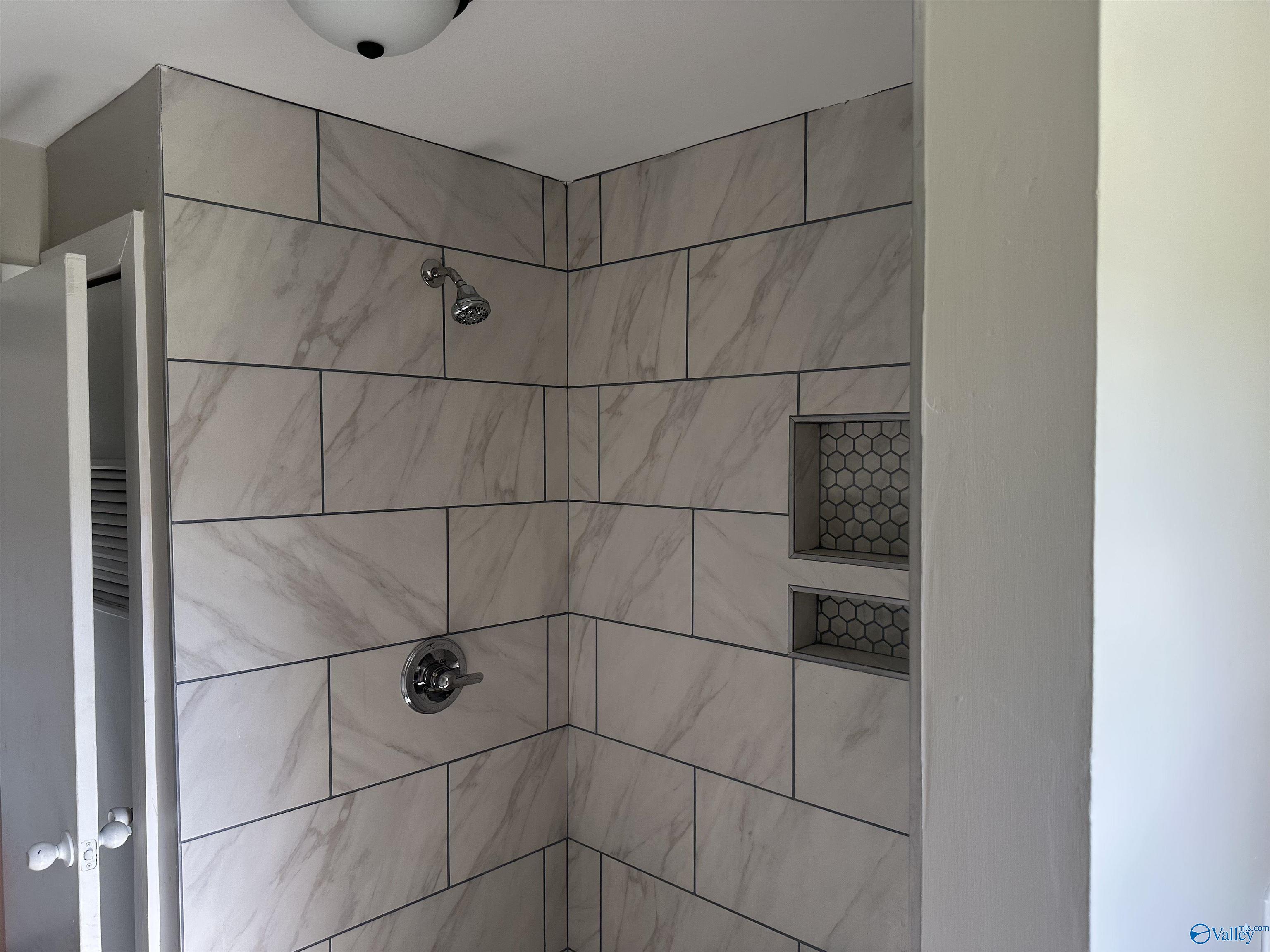 Huntsville, Alabama 35805, United States, 3 Bedrooms Bedrooms, ,2 BathroomsBathrooms,Residential,Active,215753