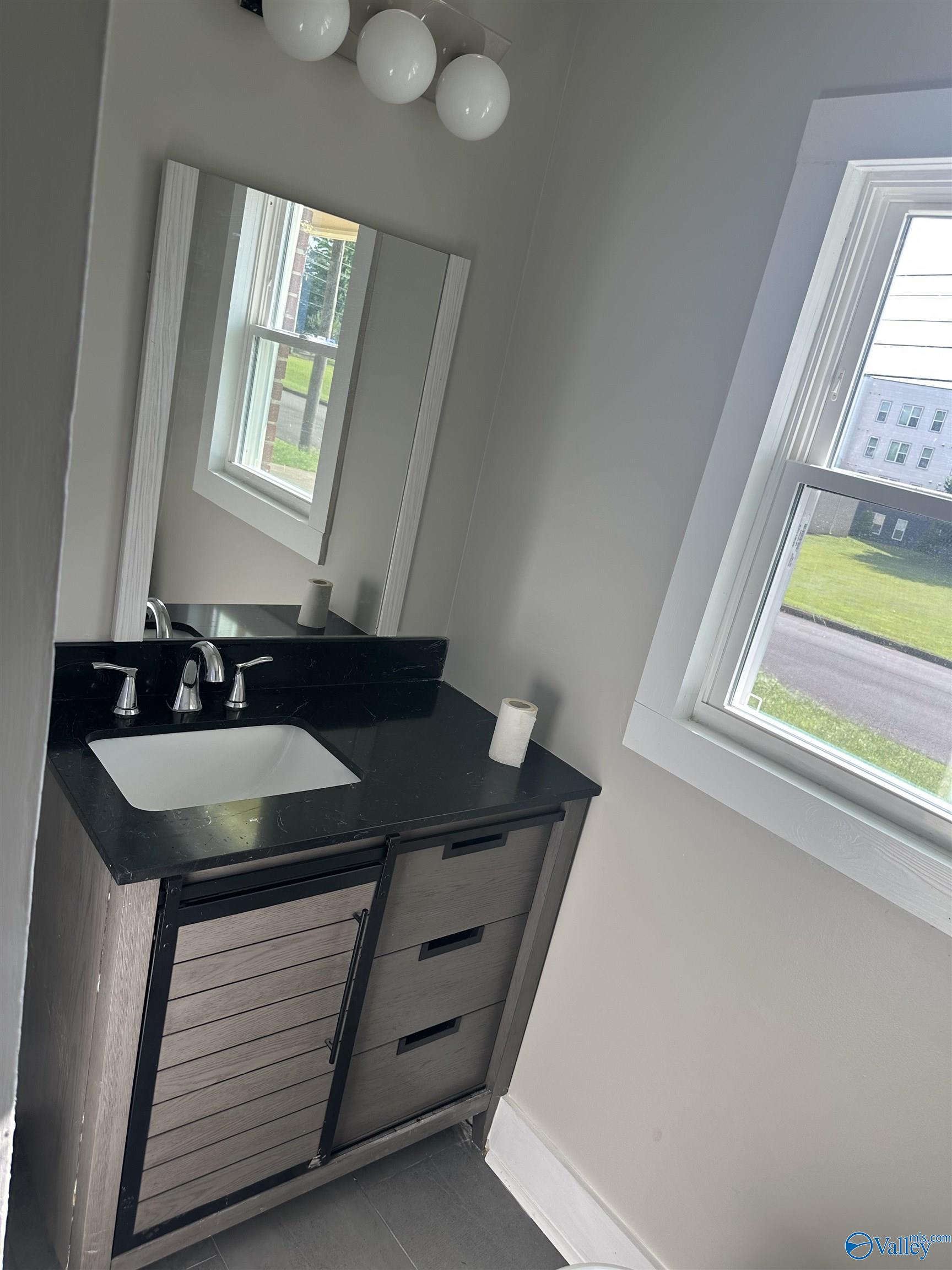 Huntsville, Alabama 35805, United States, 3 Bedrooms Bedrooms, ,2 BathroomsBathrooms,Residential,Active,215753