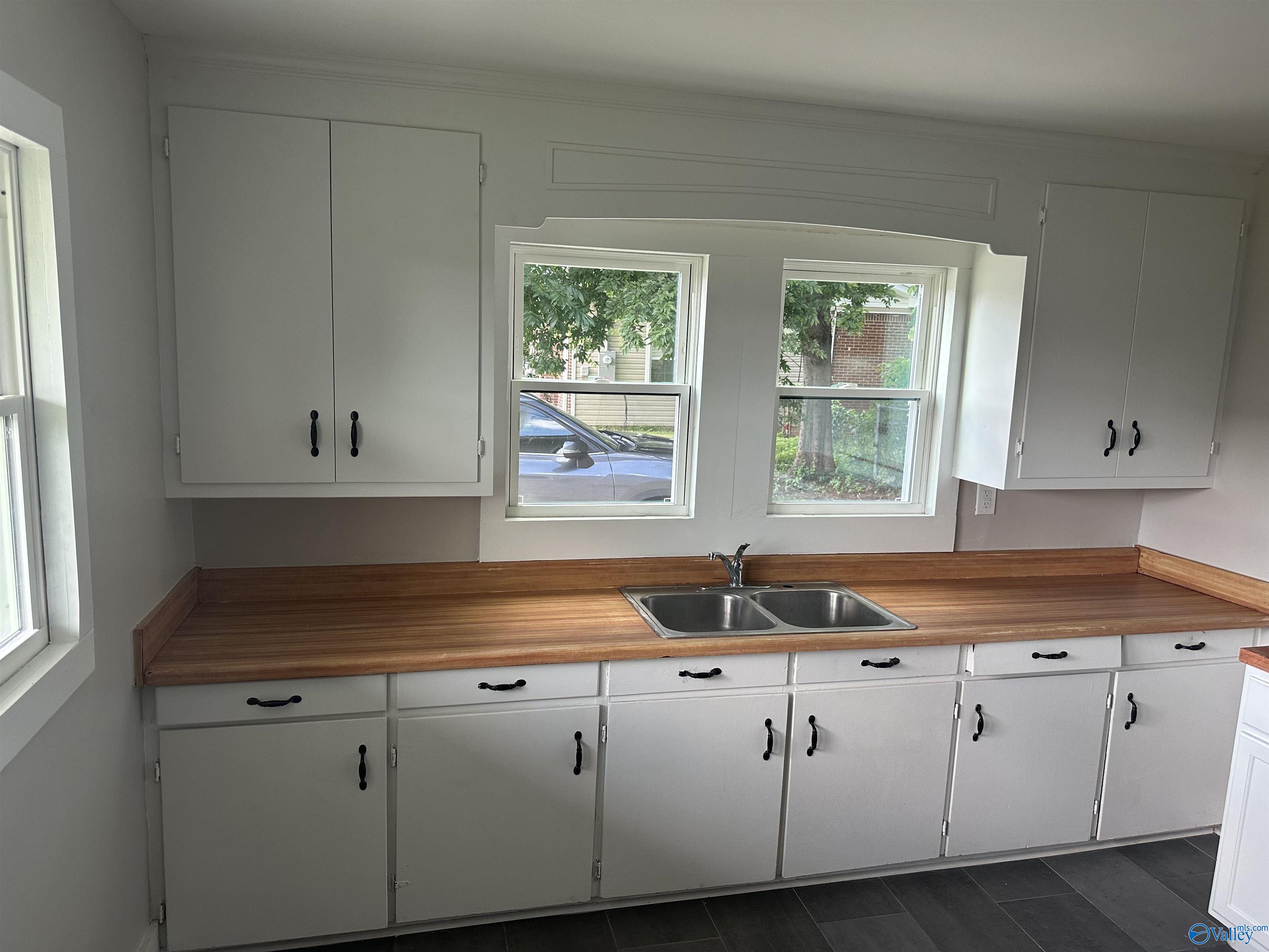 Huntsville, Alabama 35805, United States, 3 Bedrooms Bedrooms, ,2 BathroomsBathrooms,Residential,Active,215753